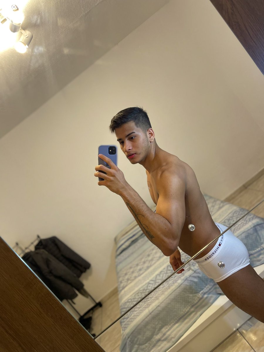 guilherme_dsil's tweet photo. Quem aí curte uma cueca branca?🔥 https://t.co/H0kItc0cQr