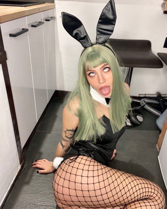 Happy Easter 🐰 https://t.co/tkxRtMc5wT