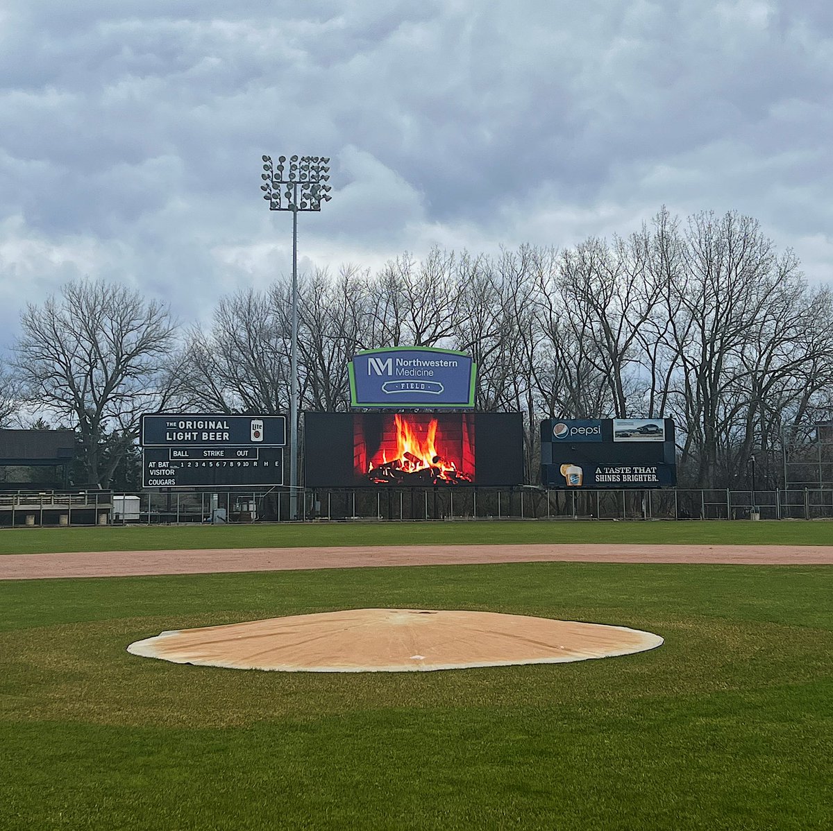 39 degrees in April got us like 🥶🔥