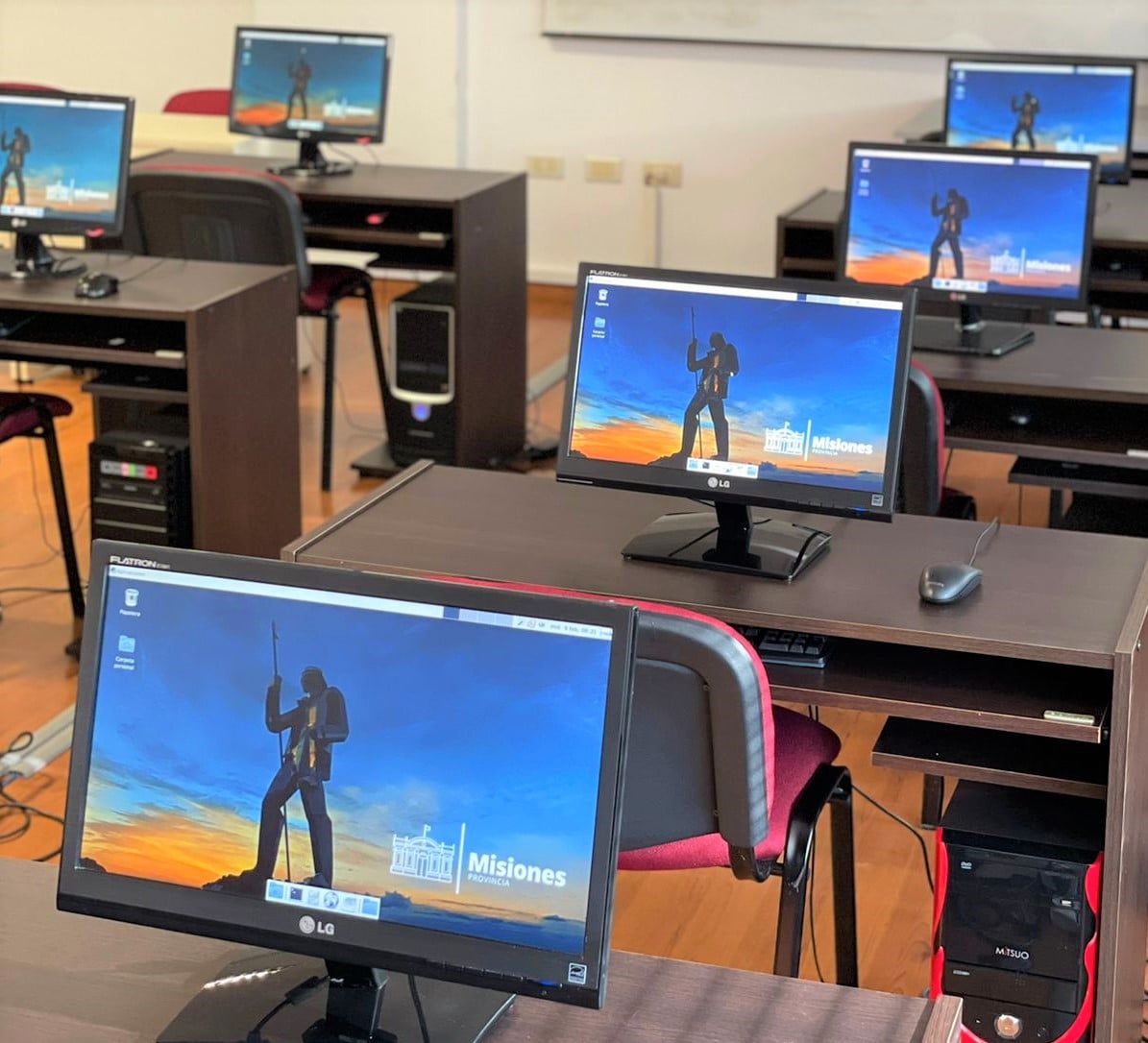 infogep's tweet photo. Sistema Operativo diseñado con software libre para la Administración Pública de Misiones fue Premiado en México. Se trata de GobMis GNU/Linux, el sistema operativo diseñado por el Mgter. Carlos Brys, Dir. de Modernización de la Gestión y Gobierno Electrónico. Sigue https://t.co/4X1C0tQhTU