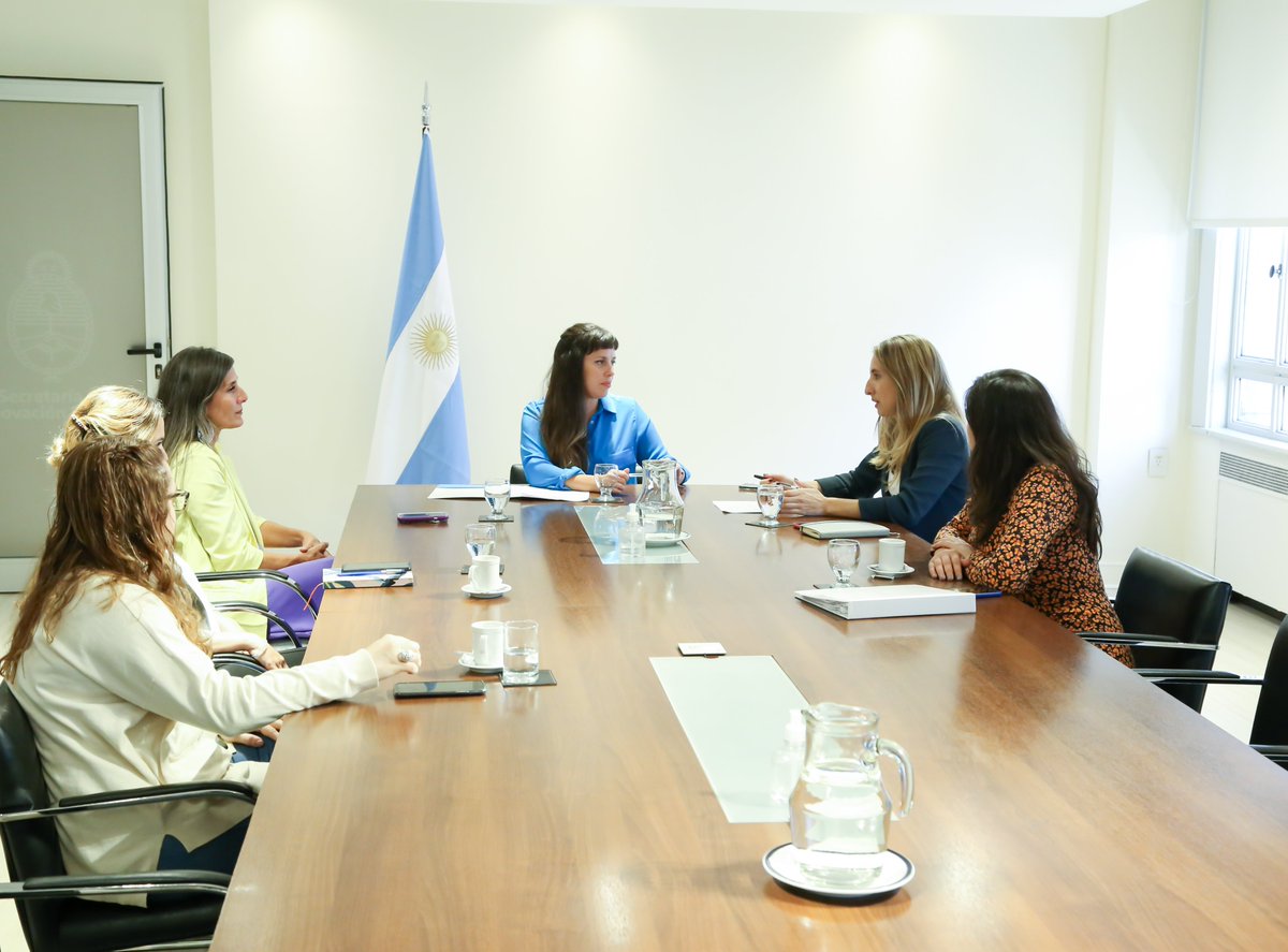 Innovacion19_23's tweet image. ♻️¿Sabías que todas y todos tienen derecho a opinar en las decisiones relacionadas con la preservación y protección del ambiente?
 
🤝Por eso vamos a trabajar con @AmbienteNacion para disponibilizar herramientas tecnológicas y digitales que promuevan la participación ciudadana.