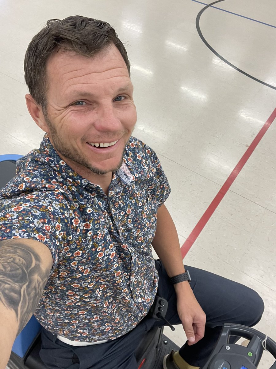 themrtut's tweet image. Sometimes it’s fun to have to help out when the custodian is out! I wish this thing went a little faster. #MoppingIsNotSoBad