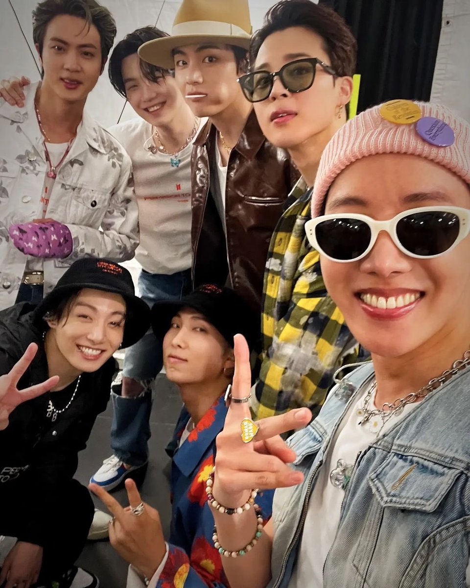 eu amo tanto essa foto deles :(((