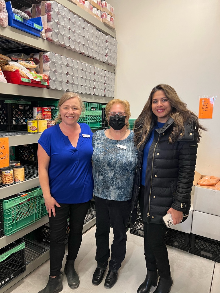 KAPSRealtyGroup's tweet photo. Happy Easter 🐣! There is no better way to celebrate this holiday than to give back! KAPS Realty has teamed up with Compass Foodbank by purchasing 100 meals from @colossusgreektaverna for families in need!  
#easter #giveback #donations #foodbank #easterdonation #compassfoodbank https://t.co/5M7xb9OHsh