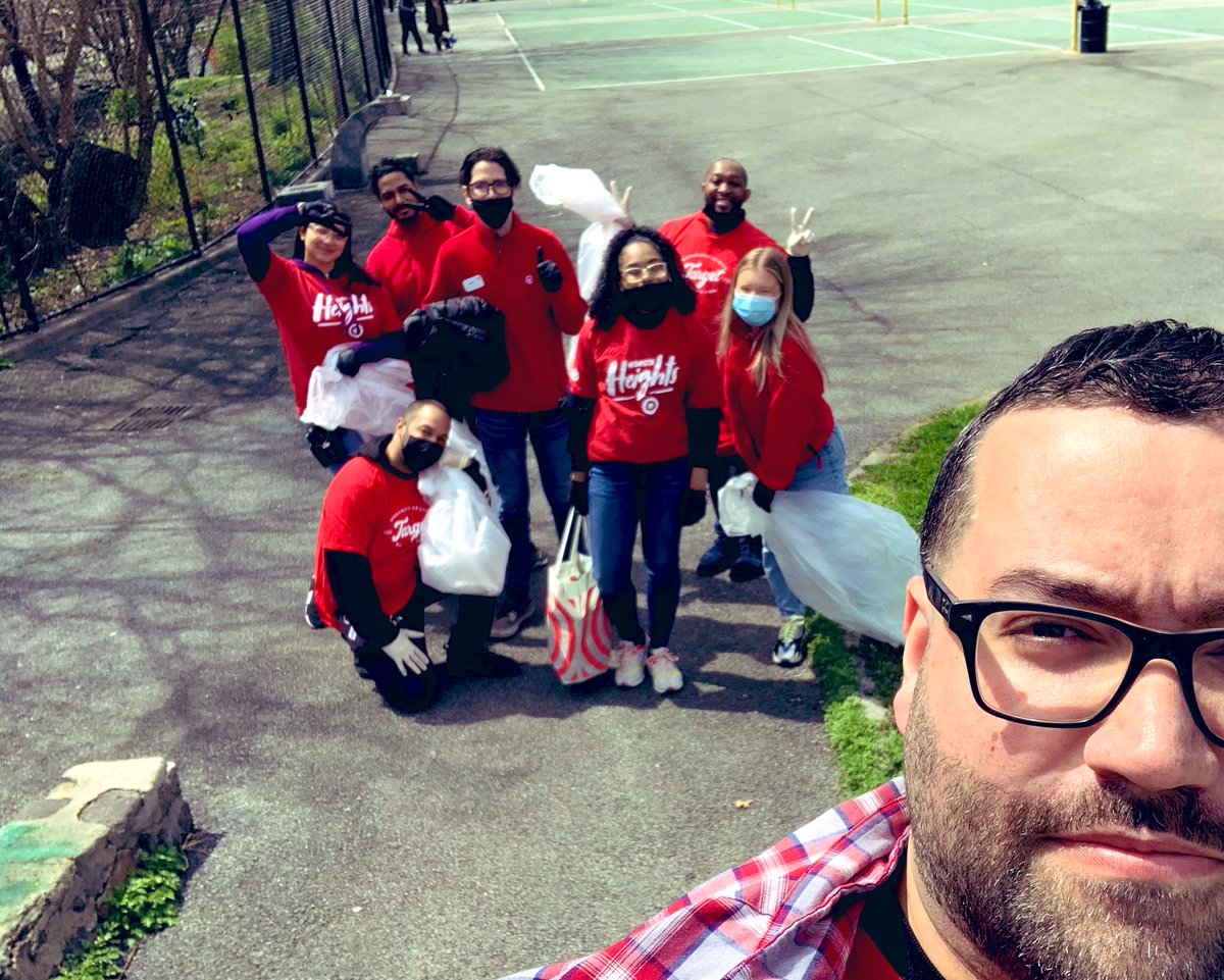 PaulJDTGT's tweet image. The T3329 Washington Heights team had a blast volunteering to clean up our local Park. “The smallest act of kindness is worth more than the grandest intention”- Oscar Wilde #NationalvolunteerWeek2022 #Earthweek #R400community @LeahDevlin11 @tcordara @SandyTGT @KellyMcGarrity