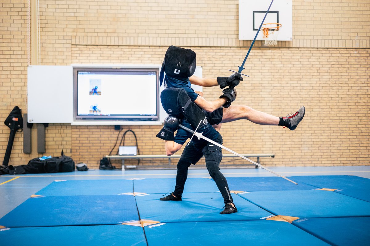 MauriceBooij's tweet image. It's hip to use your hip 😁⚔️
instagram.com/maurice.booij
instagram.com/marsmartialarts 

📸: Yours truly

#HistoricalEuropeanMartialArts #HEMA #Longsword #Middeleeuws #Zwaardvechten #swordfighting #Zwolle #Groningen