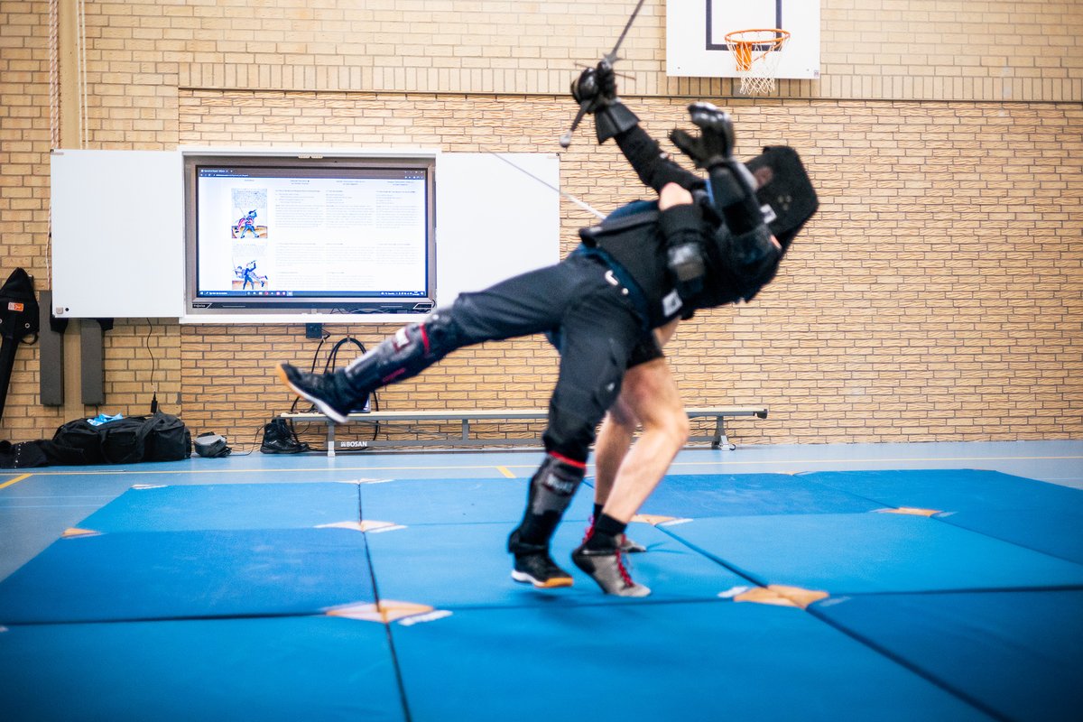 MauriceBooij's tweet image. It's hip to use your hip 😁⚔️
instagram.com/maurice.booij
instagram.com/marsmartialarts 

📸: Yours truly

#HistoricalEuropeanMartialArts #HEMA #Longsword #Middeleeuws #Zwaardvechten #swordfighting #Zwolle #Groningen