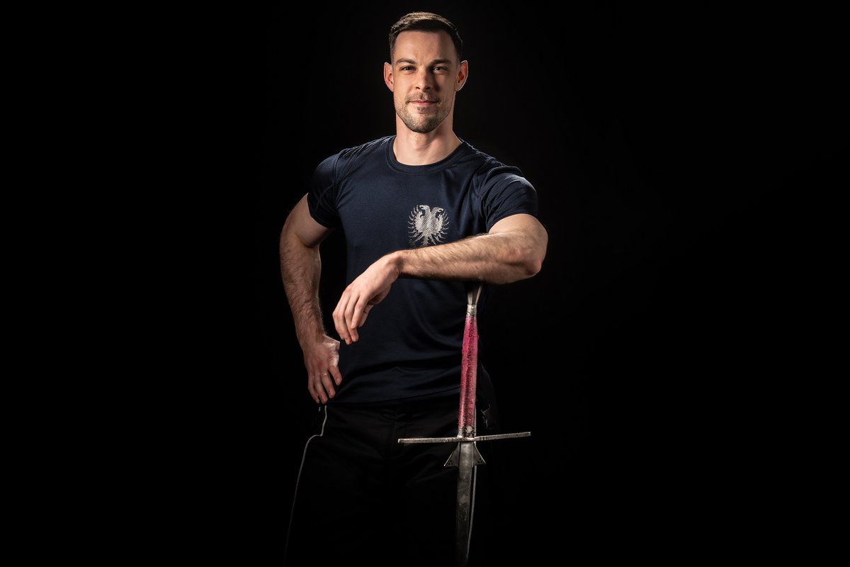 MauriceBooij's tweet image. New portrait 😁

instagram.com/maurice.booij
instagram.com/marsmartialarts 
 
📸: @manpluscamera

#HistoricalEuropeanMartialArts #HEMA #Longsword #Middeleeuws #Zwaardvechten #swordfighting #Zwolle #Groningen