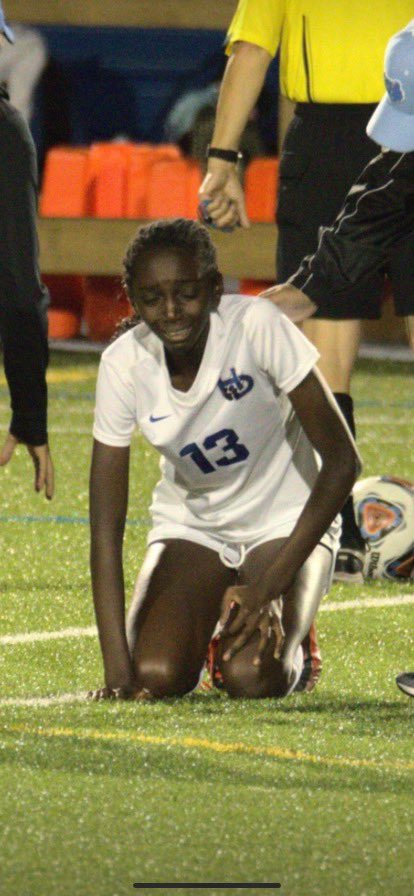 khadija praying for her team this week🙏🏼🧎‍♀️😈