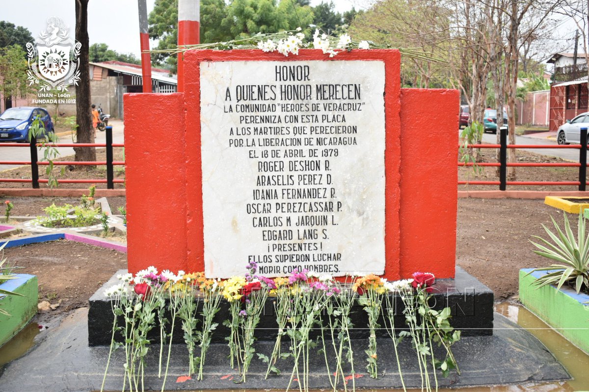 unanleon's tweet photo. UNAN León, participó en la Colocación de ofrenda floral y guardia de Honor a los Héroes y Mártires de Veracruz, en el sitio donde fueron asesinados hace 43 años por la Guardia Nacional los miembros del Estado Mayor del Frente Occidental
#UNANLeón
#HeroesDeVeracruz https://t.co/1TiG20m6Iu