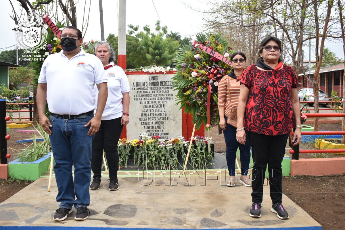 UNAN León, participó en la Colocación de ofrenda floral y guardia de Honor a los Héroes y Mártires de Veracruz, en el sitio donde fueron asesinados hace 43 años por la Guardia Nacional los miembros del Estado Mayor del Frente Occidental
#UNANLeón
#HeroesDeVeracruz