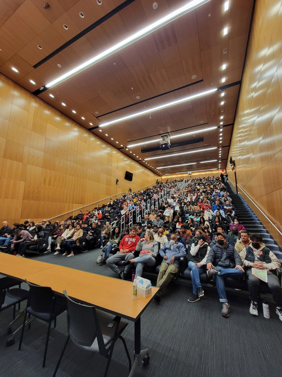 RutgersBSchool's tweet photo. #RBSBacktoCampus Thank you to our student ambassadors for helping make our New Brunswick campus open house day a success! #RBStrong Check out the re-cap📹 https://t.co/DpsNuSI5L7 https://t.co/XElcspS3Ls