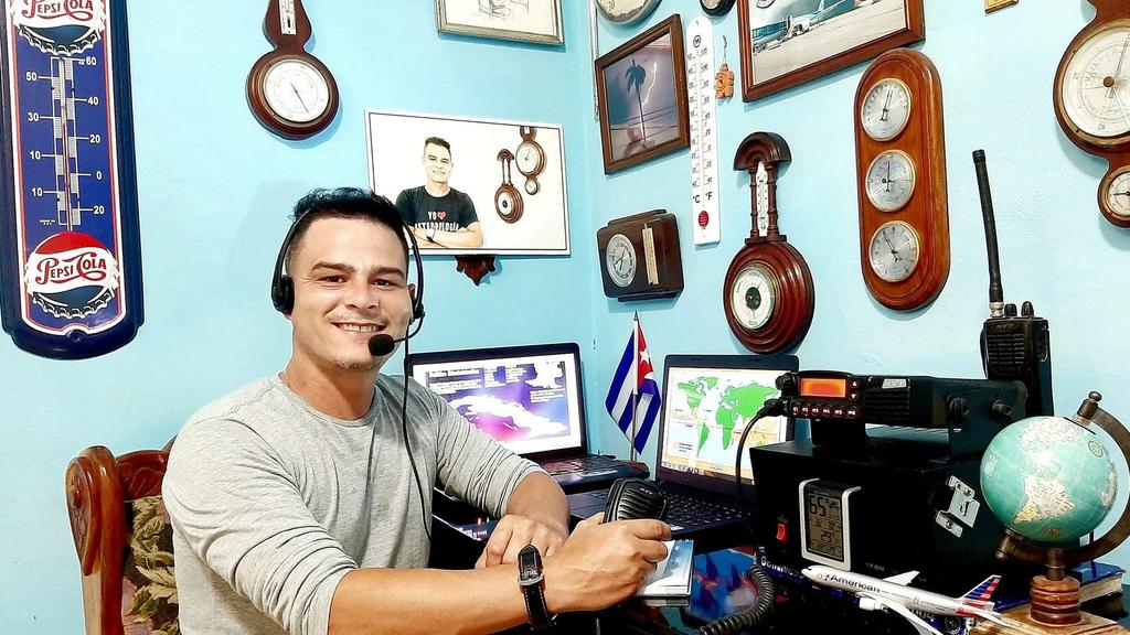 DelvisDra's tweet photo. Hoy celebramos El Día Mundial del Radioaficionado, muchas felicitaciones a quienes prestan un servicio a la sociedad, sobre todo en situaciones de emergencia. 
#CardenasEnVictoria
#VamosConTodos
@JudithGSerra @YuniseyG 
@DrPorfirioMont  @YenicetChavez https://t.co/7ahFM3jeOn