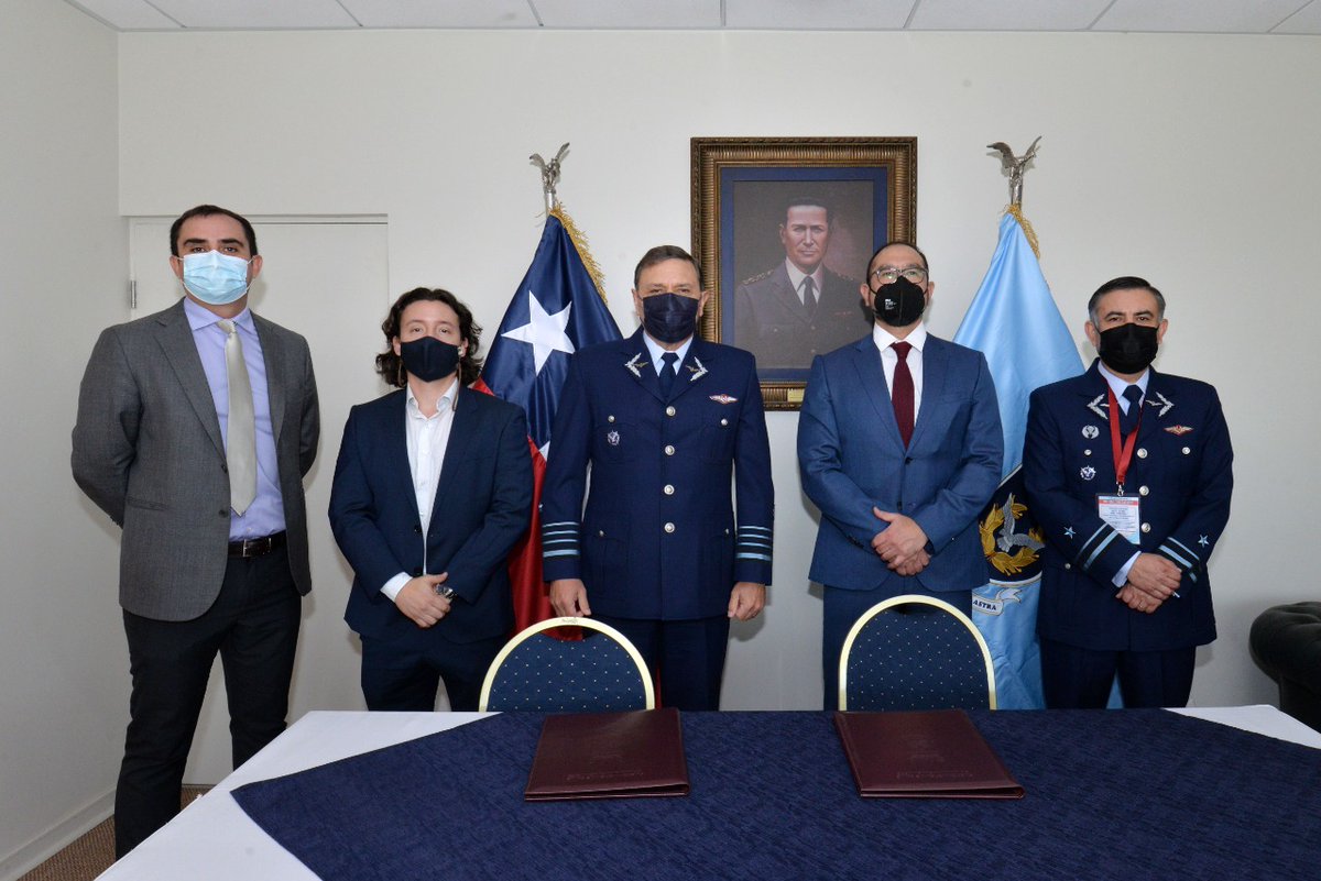 KnowHubChile's tweet image. Hoy les presentamos #Launchpad🚀. Programa conjunto con la @FACh_Chile para diseñar el modelo de gestión de la #innovación del Sistema Nacional Espacial. 
Forma parte de KH #DualTech, cuyo objetivo es incorporar la #defensa al ecosistema de #innovación. 👉knowhub.cl/launchpad/