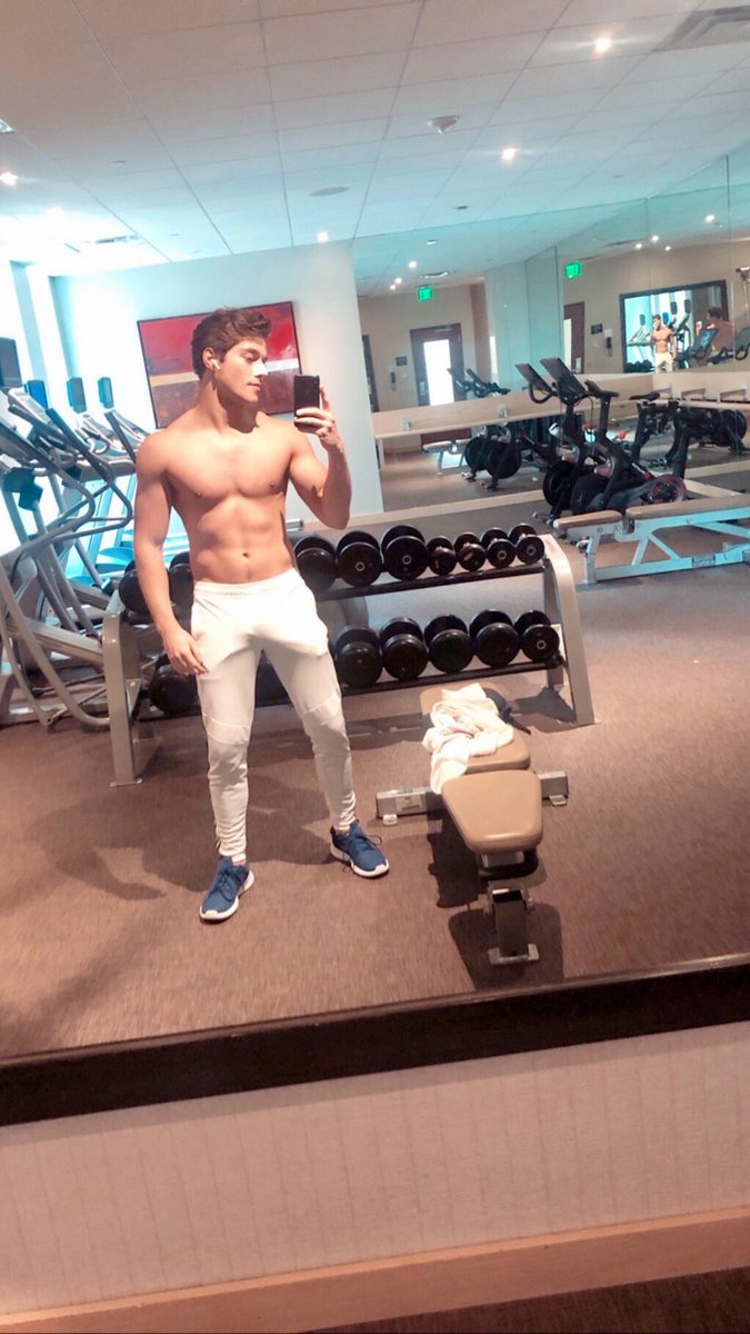 NoWayFroy's tweet photo. Big Dick Committee: Froy Gutierrez

We all know Froy Gutierrez has a big dick. We’ve seen his nudes, we’ve seen his bulge. That boy has a huge dick, so he starts off our list. https://t.co/kg2aGguhCe