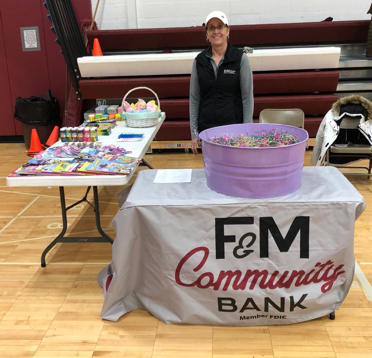 FMCommunityBank's tweet photo. F & M's, expert banking lender, Tami Larson, thank you for donating your time past weekend for the Easter Bunny Hop an event from the Chatfield Commercial Club, which took place at the Chatfield High School. Thank you, Tami.
#FMcommunityBank #InTheCommunity #donatingtime https://t.co/KLKBmHbicm