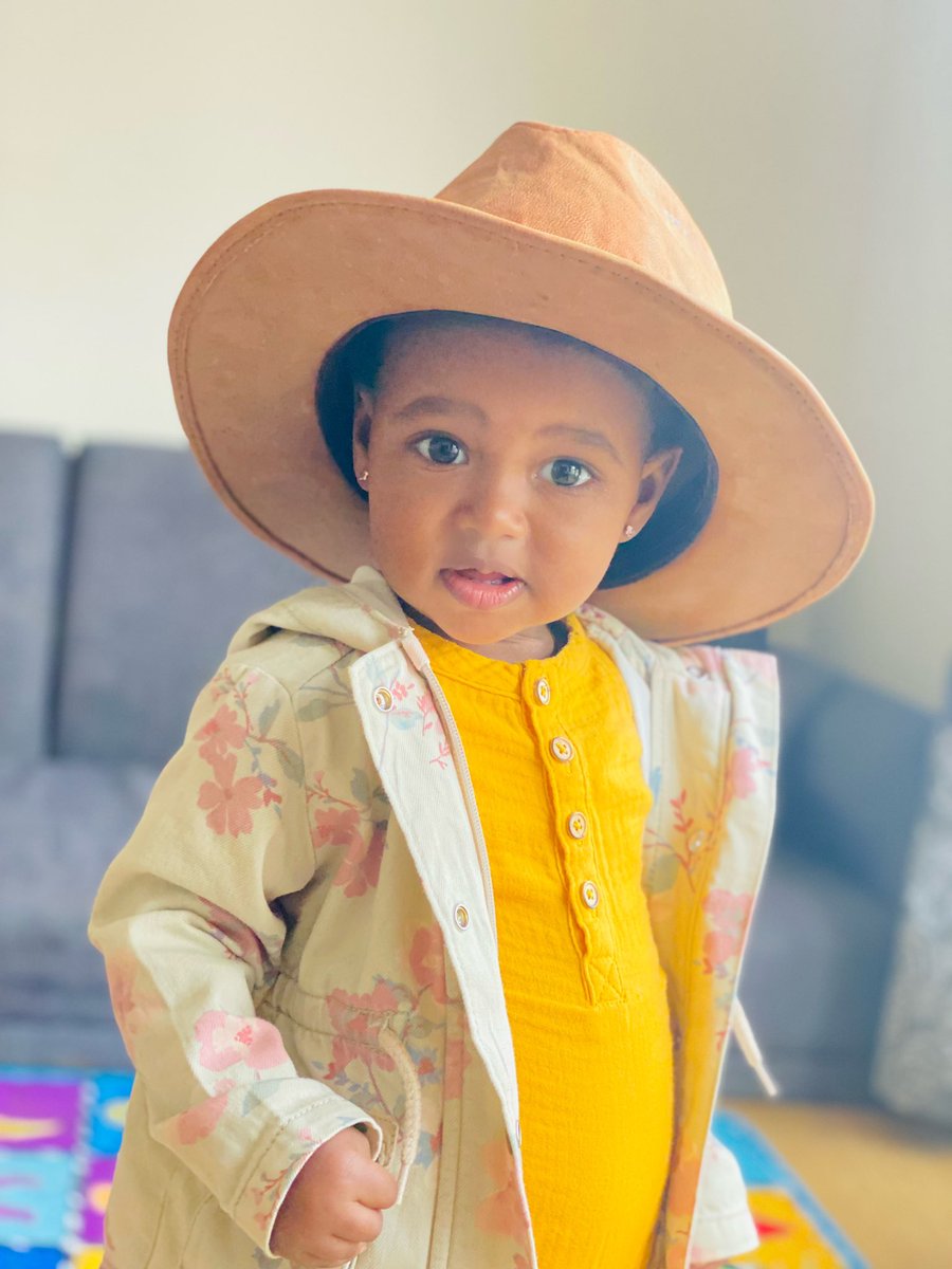 Look who is wearing daddy’s hat! 

#EbelesNuggets