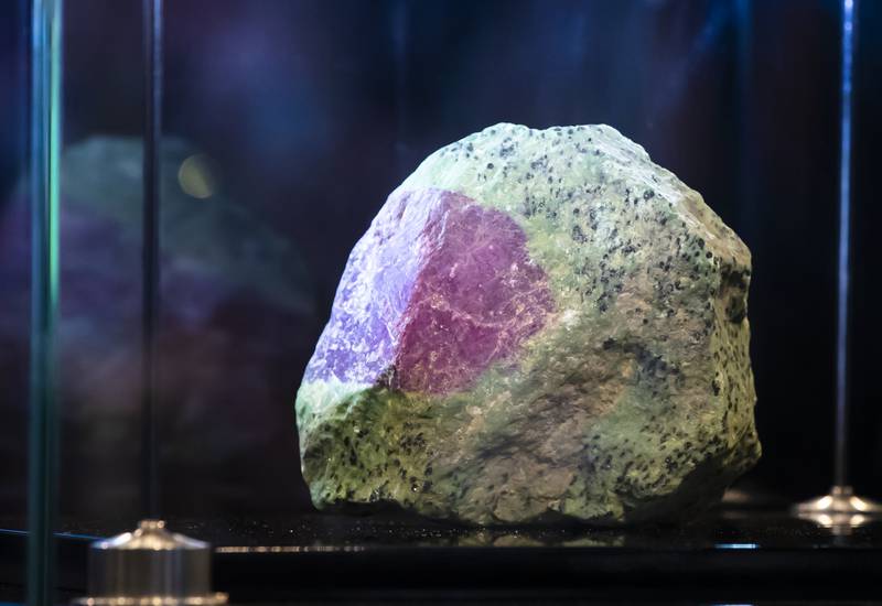 east_facts's tweet photo. FACT: A huge 8,400-carat rough ruby mined in Winza, Tanzania has been unveiled in Dubai. The gem weighs 2.8 kilograms and has been named Burj Alhamal.

The greenish and purplish stone could be auctioned for US$120 million. https://t.co/uZa84eqUDl