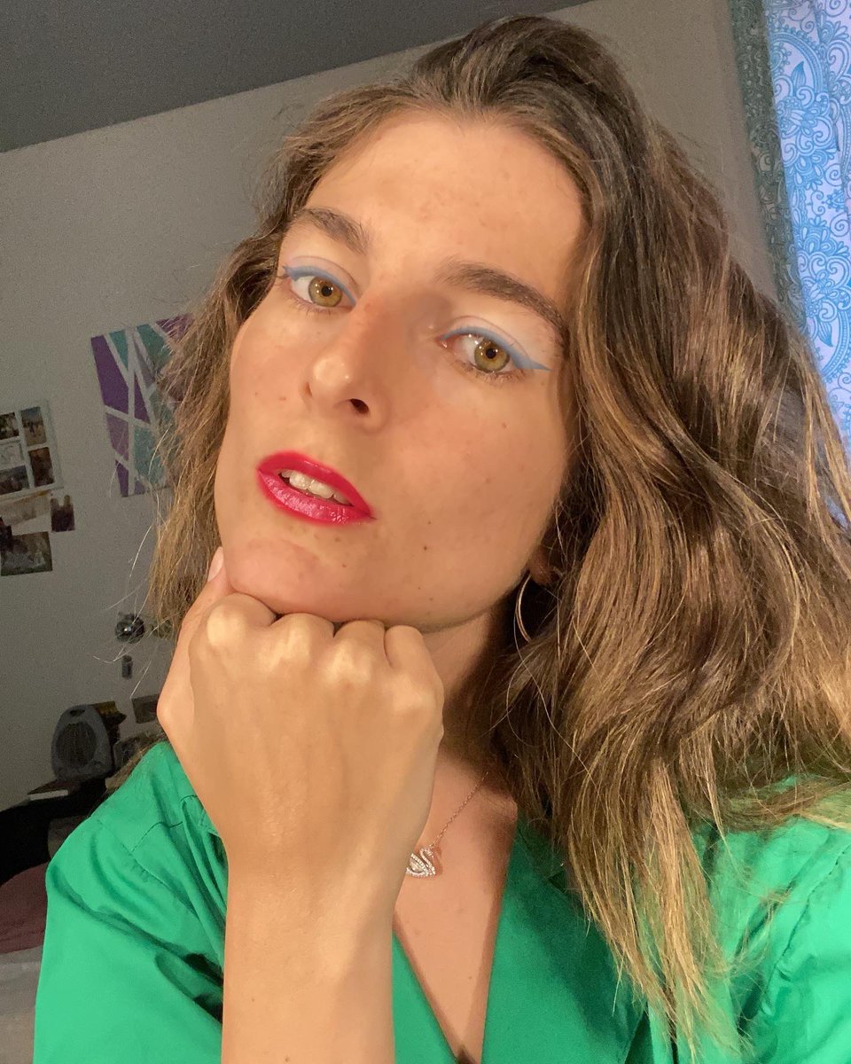 NFT_blvd's tweet photo. Deciding on the look of the day 💄
.
.
But what if I tell you that this makeup is not real? Would you believe me! 

@gucci AR Try on 

#vr #ar #gucci #vrchat #artificalintelligence #ARtryon #fashion #meta #metaverse #nft #fashionblogger #makeup #eyeliner https://t.co/AMAZBnJiIg