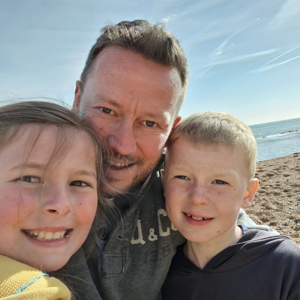 richreadalot's tweet photo. A lovely way to end the day, with dinner at the seaside and a stroll on the beach πβοΈ
#IOW #IslandLife #beachvibes #mytwofaves β€οΈπ¨βπ§βπ§ https://t.co/yDhsO6dglM