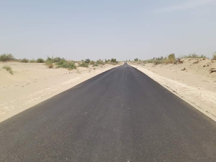 ShahjahanMari's tweet photo. دشت تو دشت صحرا بھی نہ چھوڑے ہم نے۔
Another great initiative of #RoadsNetwork for Acchro Thar on behalf of MNA #NA216
 sis @ShaziaAttaMarri,constructed  carpet roads  in Achhro Thar. This will be much help ful for people  of thar &amp;  tourists.
@BBhuttoZardari @Anny_Marri https://t.co/aPwbtu8jcm