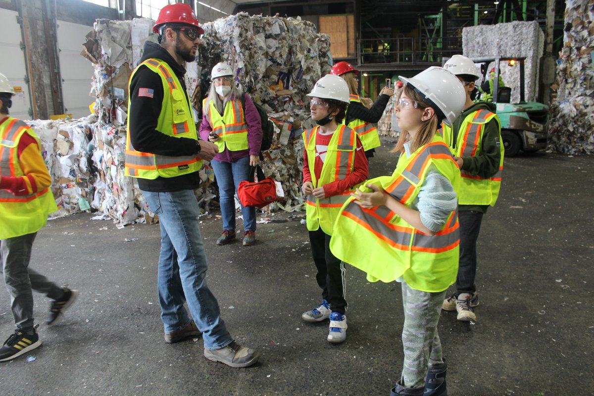 Kudos to Katonah-Lewisboro schools @KLSchools for taking students to see where school recycling items go, and to City Carting & Recycling in Stamford for hosting them. @City_Carting Sustainability starts with understanding. @katlewsup Read more: klschools.org/groups/57961/d…