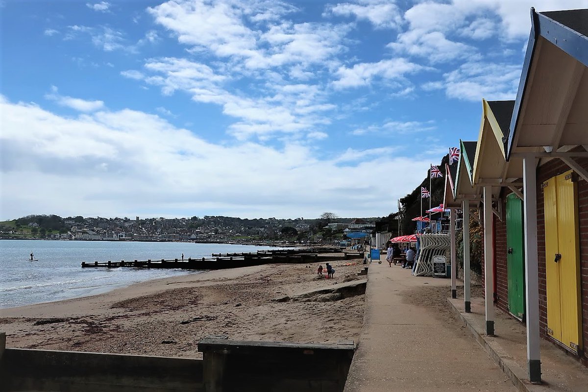 Bananabelly's tweet photo. There's something wonderfully cheery about beach huts https://t.co/PG1g0yr7eV