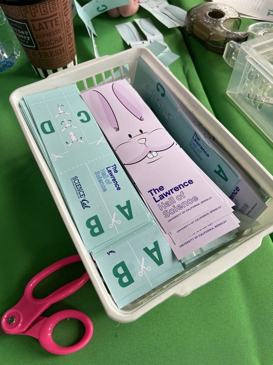 ScienceCenters's tweet photo. Great to be back at the White House #eastereggroll for some #eggucation with two ASTC members: @lawrencehallsci and @NatChildrens https://t.co/T2EGATFU6C