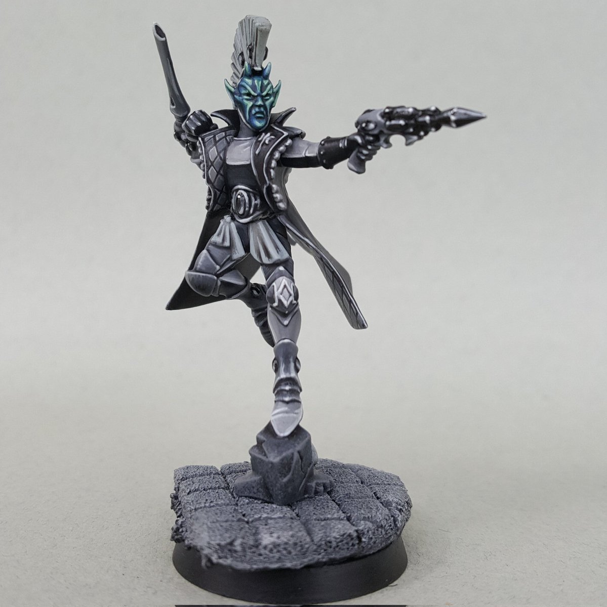 eltorrminator's tweet photo. Alternate Troupe Master wielding Cegorach's Rose: https://t.co/PZ2b9kked7