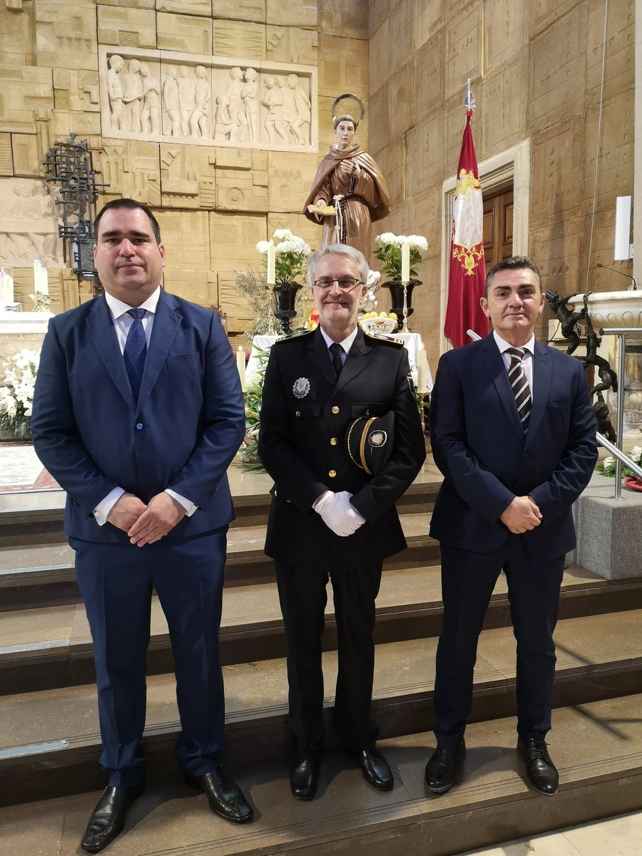 LiberalAlcanta's tweet photo. Día del Patrón del Ayuntamiento de #Alcantarilla y del Cuerpo de la Policía Local, el Beato Andrés Hibernón. Con el tradicional Homenaje a los Funcionarios y Empleados Municipales Jubilados en este último año. https://t.co/5bSCLzKKaF