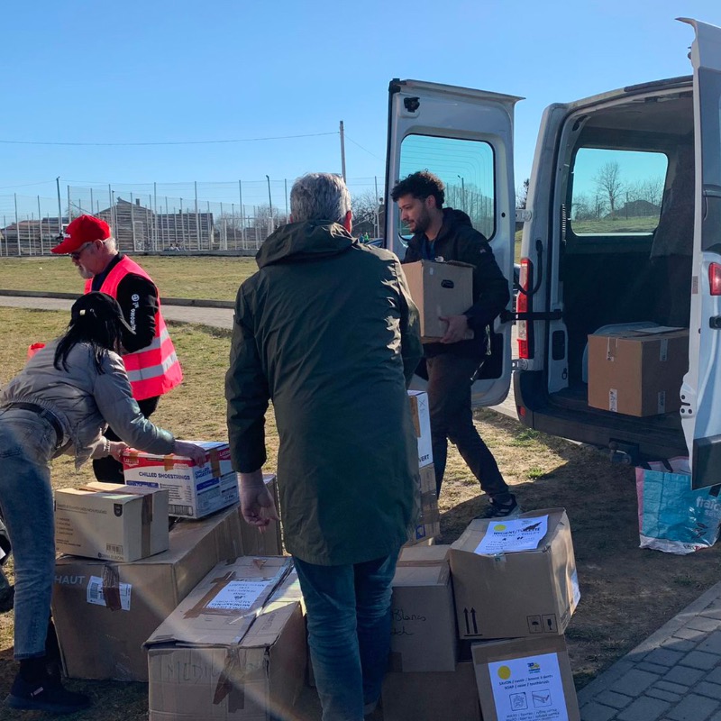 SectionPaloise's tweet photo. 𝐒𝐨𝐥𝐢𝐝𝐚𝐫𝐢𝐭𝐞́ 𝐔𝐤𝐫𝐚𝐢𝐧𝐞

🇺🇦 La route jusqu'à la frontière polonaise, le convoi humanitaire jusqu'à Lviv, le retour avec 2 Ukrainiens déposés à Nancy et Pau chez des proches... retour sur le formidable engagement de notre intendant Mathieu et son acolyte Philippe 👇