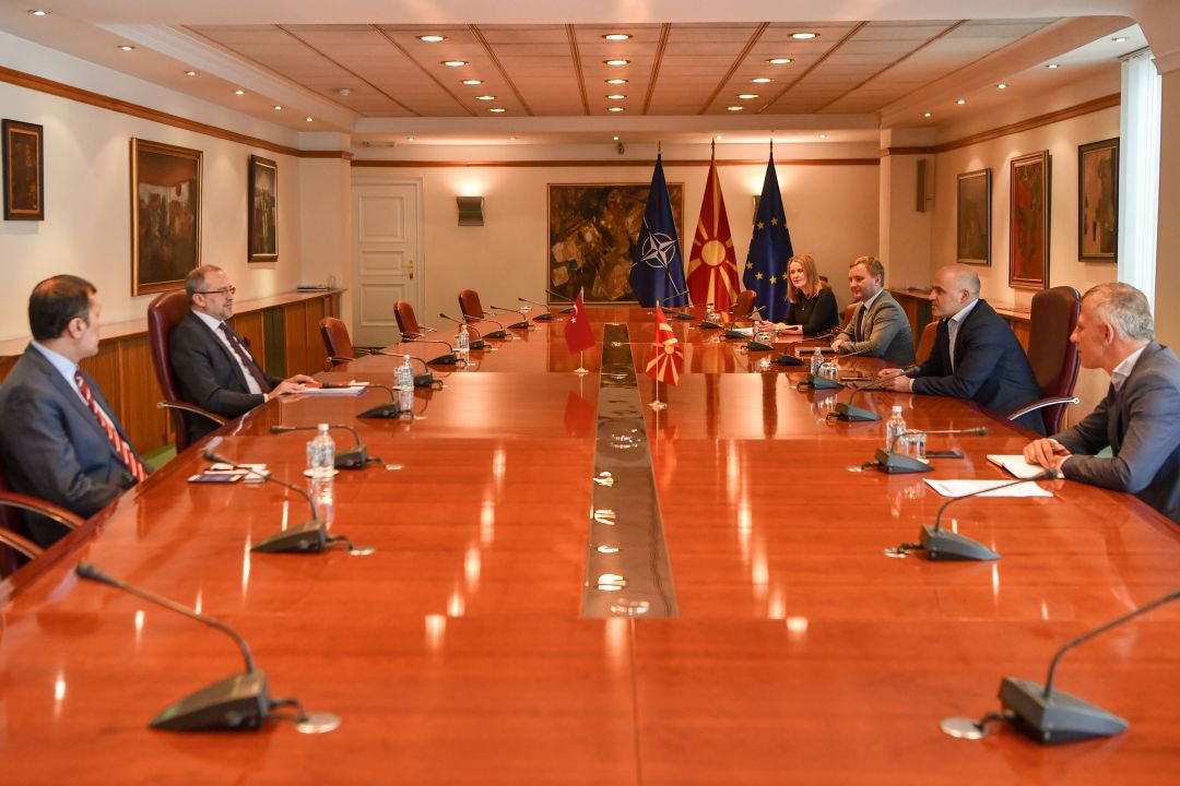 TC_UskupBE's tweet photo. Başbakan Sayın Dimitar Kovachevski ile verimli bir görüşme gerçekleştirdik. İlişkilerimizi tüm alanlarda müşterek çabalarımızla ileriye taşıyacağız ve Kuzey Makedonya’da yeni Türk yatırımlarını teşvik edeceğiz. @TC_Disisleri https://t.co/ECuhoVNZfh