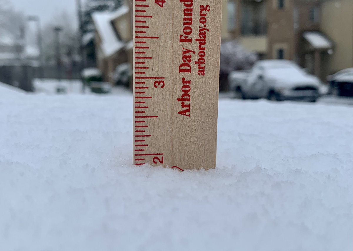 Just under 2 inches in Winchester as of 1:40pm. Still coming down.

@NWS_BaltWash @capitalweather @7NewsAlex @dougkammerer