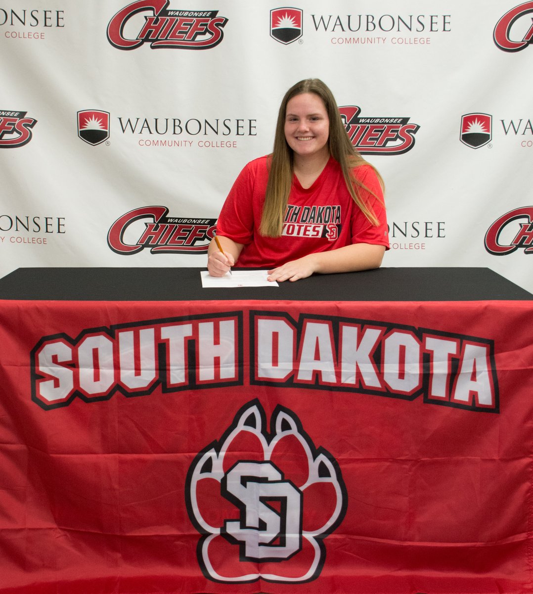 WaubonseeChiefs's tweet photo. 🚨Congratulations to @waubonsee Women's Soccer⚽️ goalkeeper Isabelle Harkleroad for signing with @SDCoyotesSoccer! We are very proud of you! #GoChiefs #GoYotes https://t.co/cjSBaVYt0v