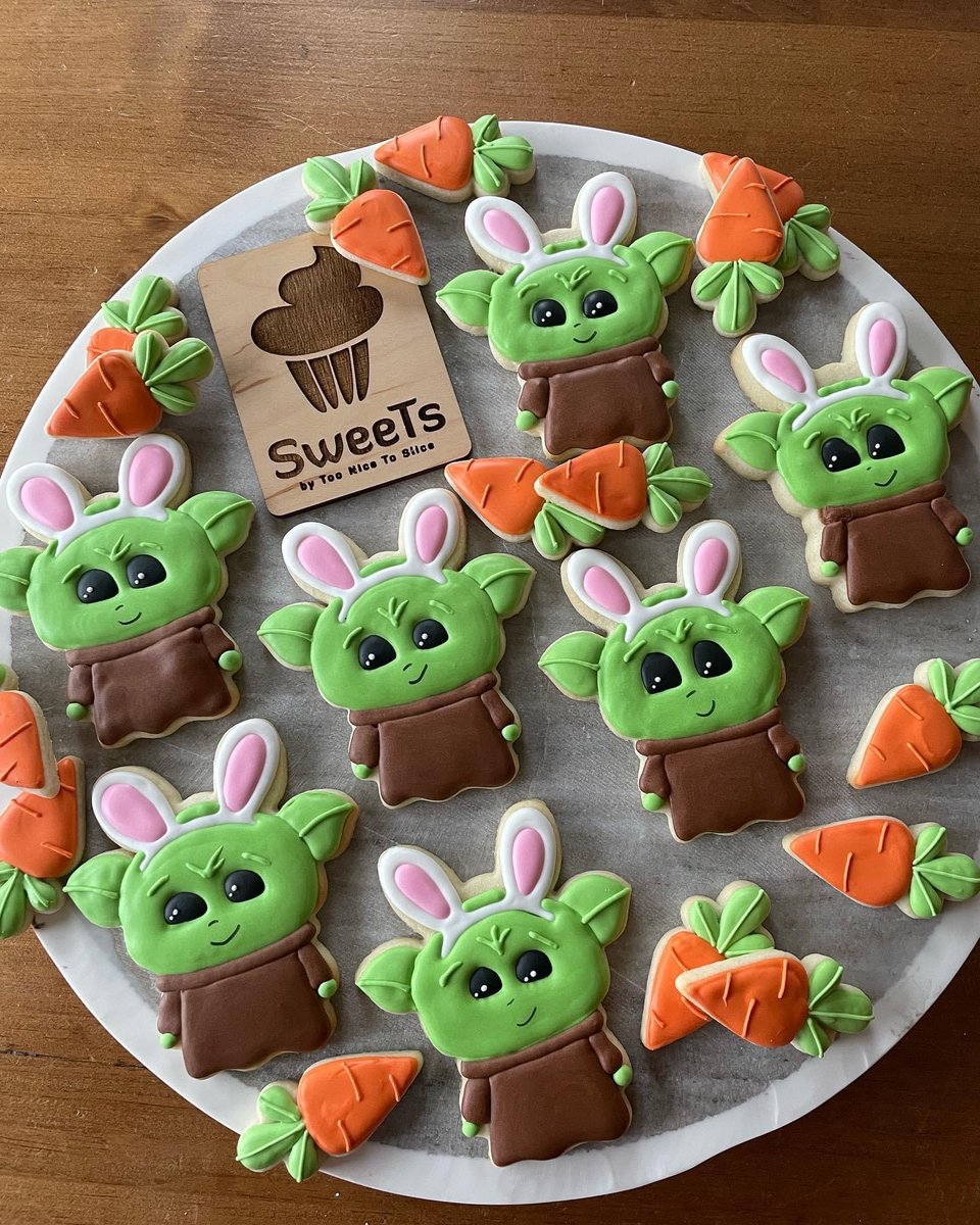 SweetsWilmot's tweet photo. Could this year’s Easter Treats have been any cuter?   

#sweetswilmot #toonicetoslice #customcookies #bakeryintheburg #newhamburg #wilmotawesome https://t.co/WbOWsfndJx