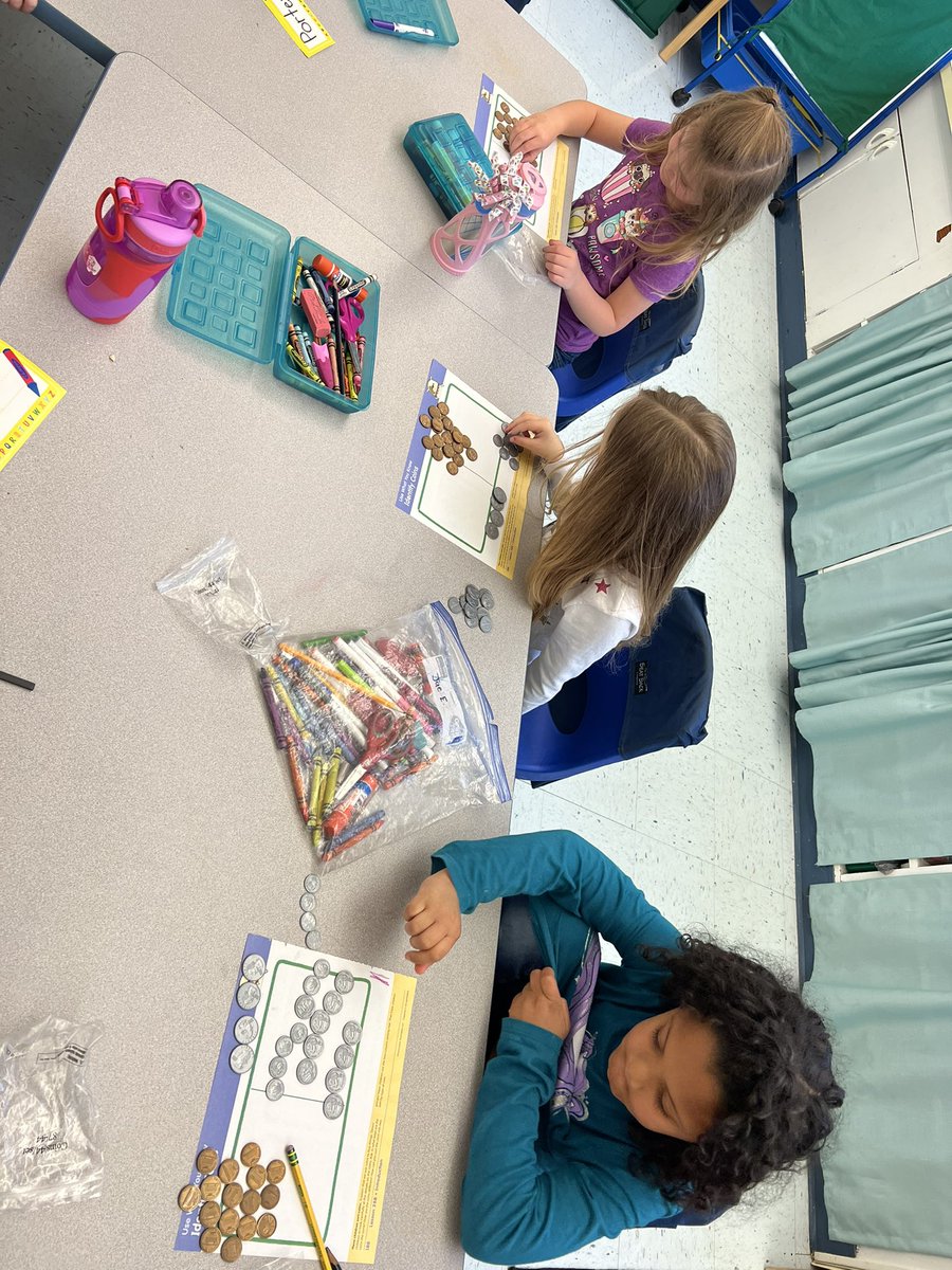 BrookeClawson22's tweet image. Let’s identify and sort coins! #KMath #handson