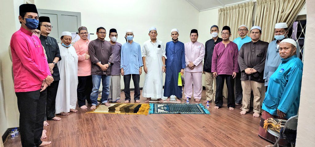 [Isnin 18 April 2022] Majlis Berbuka Puasa #JKRTerengganu Anjuran Bersama Surau AnNuur di Kediaman Rasmi Tn.Pengarah @IrMdridzwan. Program Khatam Quran yg dipimpin oleh Hj <a href="/NordinYusof71/">başfiyatmamışlar Bakırköy ⋞ₑ͢ẛ͢c͢ₒ͢ᵣ͢ₜ͢⋟</a> &amp; Solat Terawih Berjemaah yg diimankan oleh Ustaz Ahmad Ridhwan.
<a href="/JKRMalaysia/">JKR Malaysia</a> <a href="/IrZulkefly/">Mohd Zulkefly S</a>