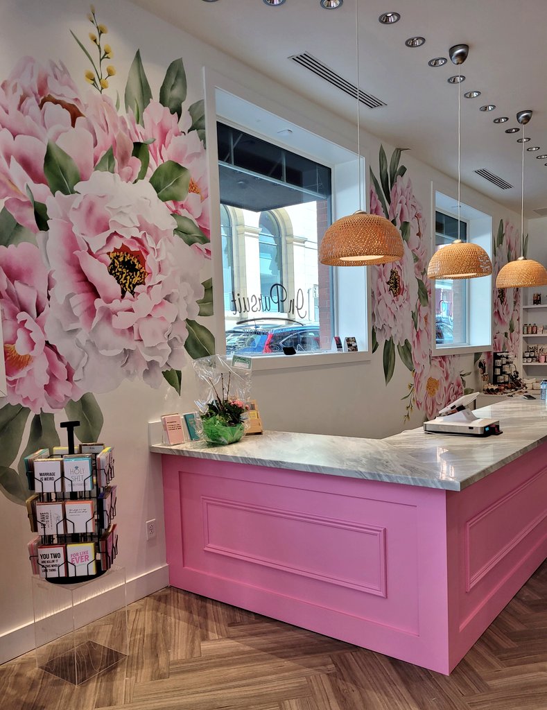 DominiqueOzelie's tweet photo. Tomorrow. We open tomorrow. I am a mess 😭 Look at this you guys 😍

💖 Taffy Lake Enterprises - custom cash desk with countertop from Bob's Kitchen Shop
💖 Signs Plus - custom wall decals, custom dressing room wallpaper, window signage
💖 Commercial Properties space https://t.co/3Ol3hbTY8m