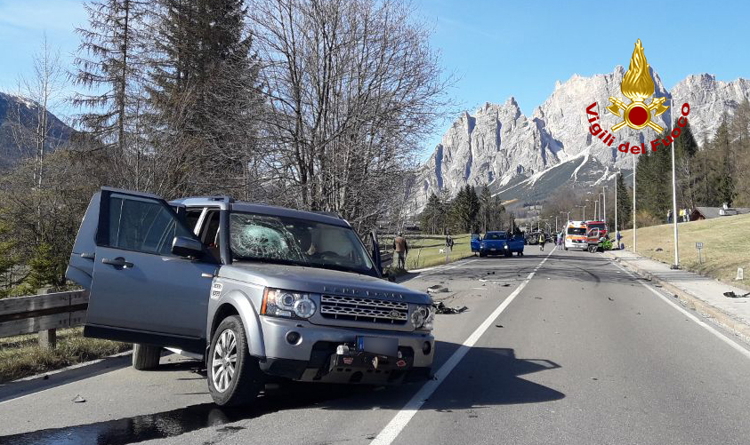 vvfveneto's tweet photo. #18aprile #Cortinad'Ampezzo(BL), nel pomeriggio, #incidente tra due auto lungo la #SS51: un ferito grave. Intervento #vigilidelfuoco @SUEM_Veneto , il ferito elitrasporato in ospedale. La statale Alemagna è rimasta bloccata durante i soccorsi #soccorsiquotidiani https://t.co/ZuqSGD6uXe