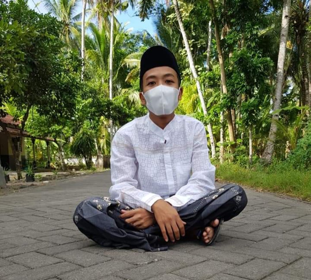 gos3k's tweet photo. Tradisi lebaran nglencer kata orang jawa.
Berkunjung kesanak saudara kanan kiri rumah atau sering di sebut tetangga.
Jangan lupa siapkan jawaban"an tentang kapan nikah 🤍😂😂 https://t.co/GwrXRf7xNv