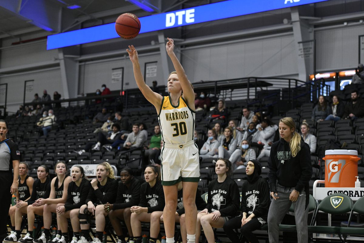 WSUTSSC's tweet image. Shout out to @waynestatecoe and Central Michigan University transfer student Kate McArthur for making the GLIAC All-Academic Excellence Team (cumulative grade-point average of ate least  3.5)in her first year of eligibility! That&apos;s a slam dunk debut!@waynestwarriors @GLIACsports