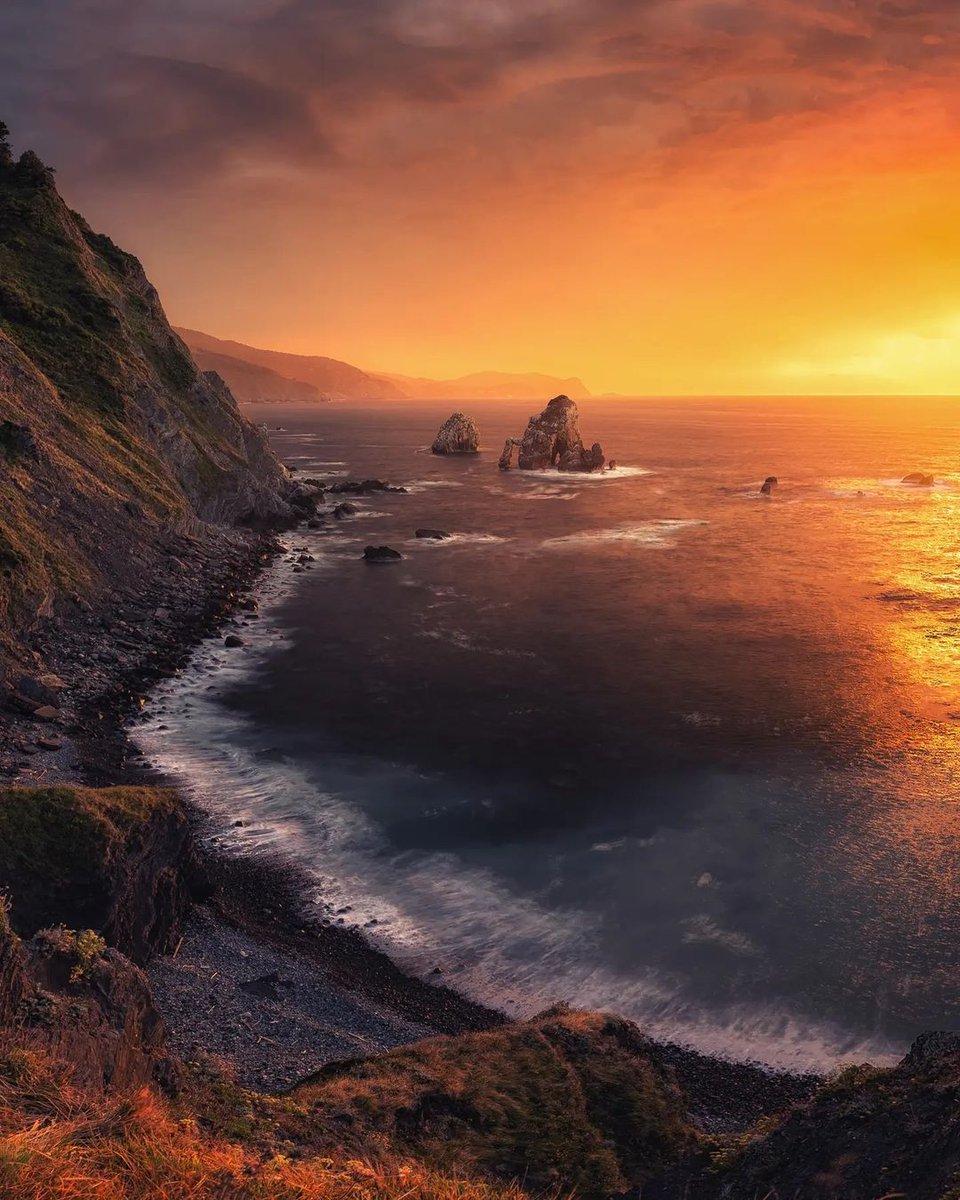 VisitBiscay (@visitbiscay) on Twitter photo Kostaldeko ilunabar honekin agurtzen dugu Aste Santua!🌅😍 Bilbao Bizkaian deskonektatzeko aprobetxatu al duzue? 🤪
📍 Gaztelugatxe, <a href="/UribeTurismo/">Uribe Bilbao-Bizkaia Euskadi</a>
📷 IG: javiflores87
#VisitBiscay Kostaldeko ilunabar honekin agurtzen dugu Aste Santua!🌅😍 Bilbao Bizkaian deskonektatzeko aprobetxatu al duzue? 🤪
📍 Gaztelugatxe, <a href="/UribeTurismo/">Uribe Bilbao-Bizkaia Euskadi</a>
📷 IG: javiflores87
#VisitBiscay