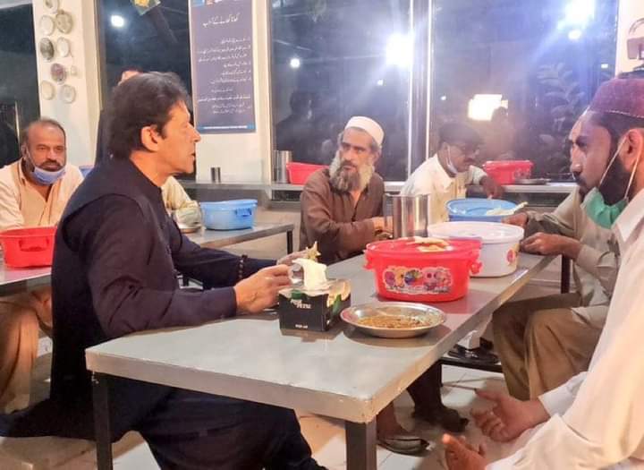 واصف علی واصف کہتے ہیں کہ جس پہ اللہ کا کرم ہو، اس سے پنگا نہیں لیتے، وہ تو اللہ کے کرم کے سائے میں چل رہا ہوتا ہے، پنگا لینے والا رگڑا جاتا ہے

#امپورٹڈ_حکومت_نامنظور