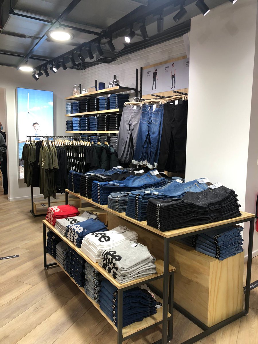 BlogDeAnizu's tweet photo. #LoMásLeído Lee Jeans abre tienda en @marinaarauco https://t.co/PwWGjpmSX9 #blogdeanizu #leestore #leejeans #leejeansenmallmarina #FindYourFit #modadenim https://t.co/OvaxHDR03B