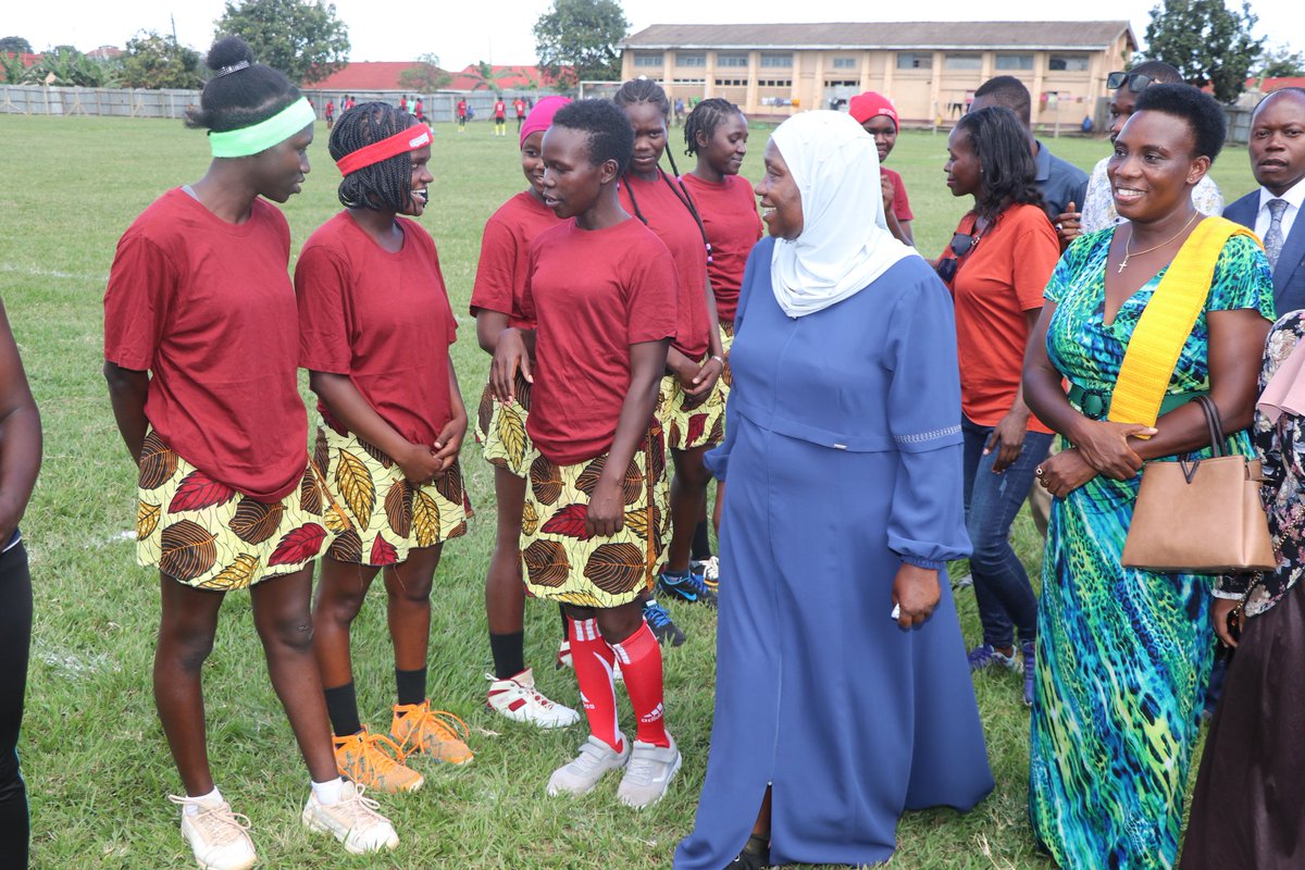 UgandaPrisons's tweet photo. Sports as a vehicle of change for livelihoods & social participation for the youth in UPS
Fucus: Luzira Prisons Barracks Area
The Minister for @KCCAUG, Hon. Hajjat Minsa Kabanda officially closed the annual Easter Youth Tournament today at Luzira Prisons Stadium.
#UPSUpdates https://t.co/dTKFwHVrDC