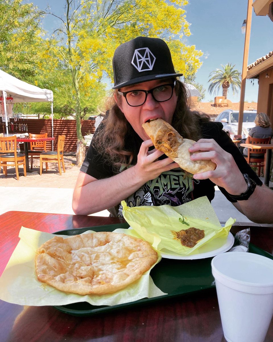 HEXICONmetal's tweet photo. Lunch stop at The Fry Bread House in Phoenix. Green beef taco, red beef taco, and honey fry bread. The best. We gotta go back when they have the birria, though. 
Pre-order our album at https://t.co/K57X9NV2uz
#frybread #frybreadhouse #phoenixaz #hexicon #metal #frybreadtacos https://t.co/5wD8piKpbz