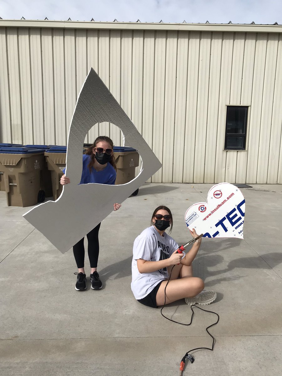 trojanchoirs's tweet photo. Our first work day for Off the Wall went great! Got lots done and can’t wait to show it all off May 11th! #ahsperforms #trojanchoirs https://t.co/OcGOToScD8