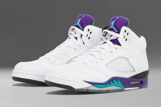 _iriscreative's tweet photo. As a thank you to all our alpha supporters, we are doing a Jordan 5 Grape giveaway🍇

All you have to do is follow us, retweet this, like this, drop a comment with your size, and tag 3 friends.

The competition will end on 04/21 at 8:00am (GMT +8)

Shoes are straight from StockX https://t.co/jedOuBgFOy