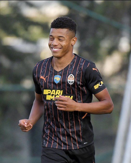 1907Bros's tweet photo. 🟡🔵Shakhtar Donetsk, 3 oyuncusunu Fenerbahçe'ye verebilir.

💥David Neres
💥Marlon Santos
💥Ismaily

🇺🇦(Sportanalytic) https://t.co/ezQtQmfdZi
