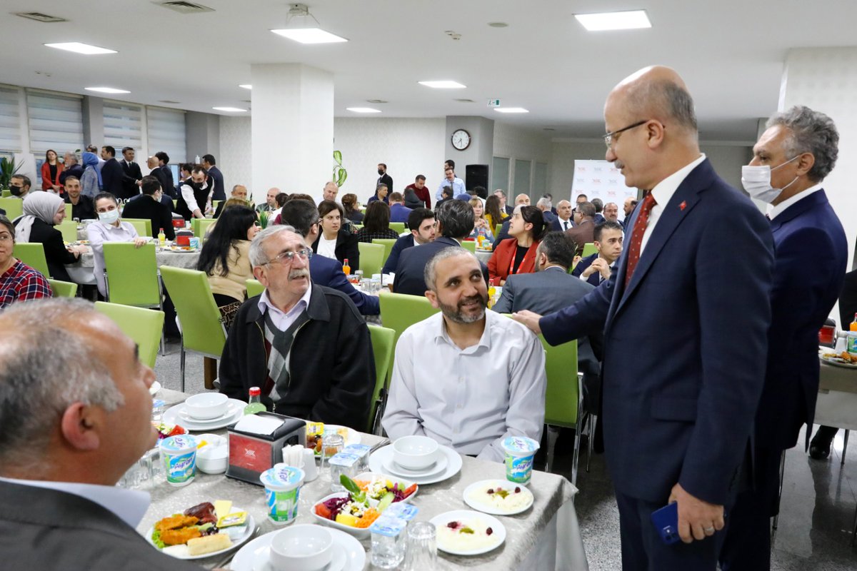 erolozvar's tweet photo. Bugünkü iftarımızı YÖK’te, kurum personelimiz ile birlikte yaptık. Bu vesileyle tüm birimlerdeki çalışma arkadaşlarımızla sohbet ettik. https://t.co/A1tq2oYnG0